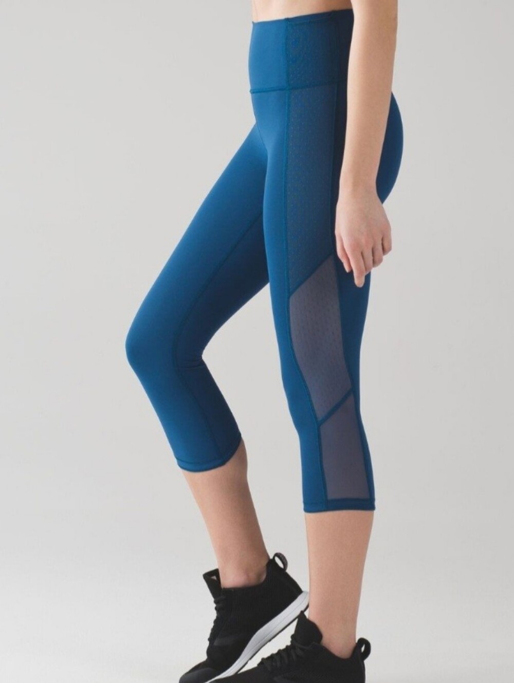 Lululemon Athletica Body Con Crop Teal Leggins Size 6